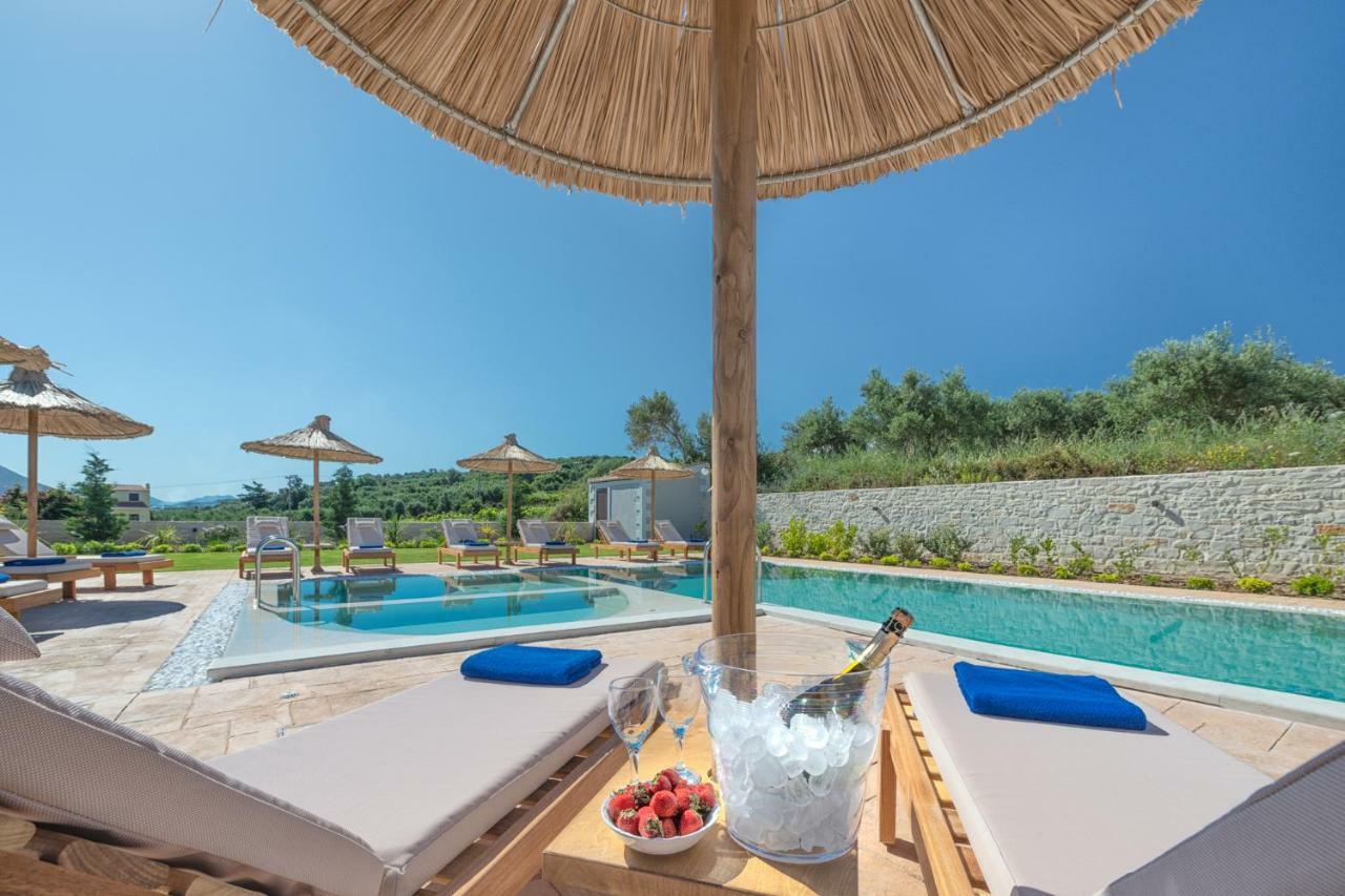 Ivoni Villa, An Iconic Summer Retreat, By Thinkvilla Perama  エクステリア 写真